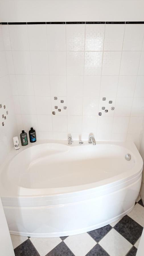 Riga City Center Quiet Apartment With Free Private Parking Ngoại thất bức ảnh