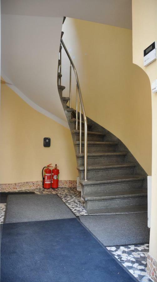 Riga City Center Quiet Apartment With Free Private Parking Ngoại thất bức ảnh